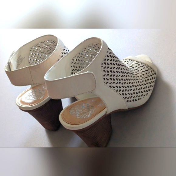Designer Vince Camuto Perforated Leather Peep Toe Sandals. Size 5M/35 Like New! - Picture 2 of 16